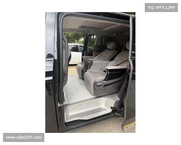 伯纳乌包厢迎贵客,齐达内现场观战国家德比